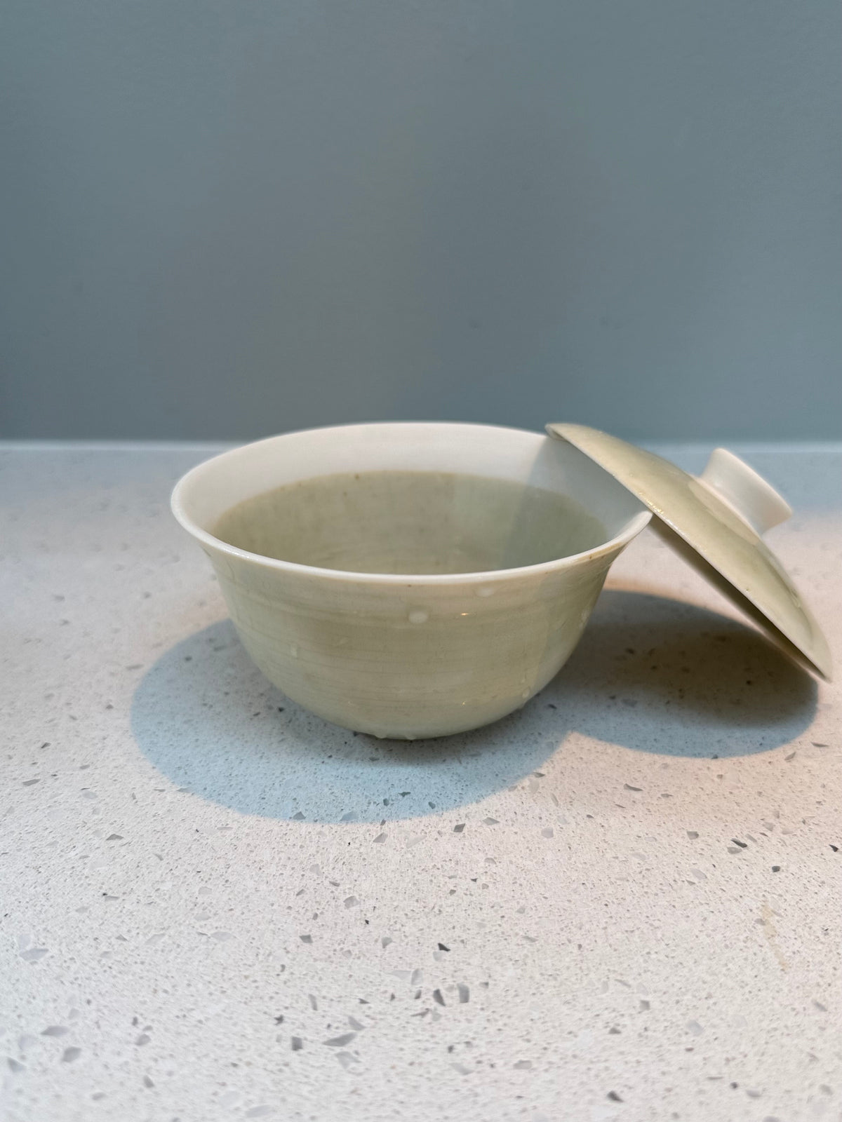 Gaiwan og chahai i porselen